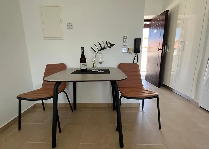 Papho\'S Mare Apts