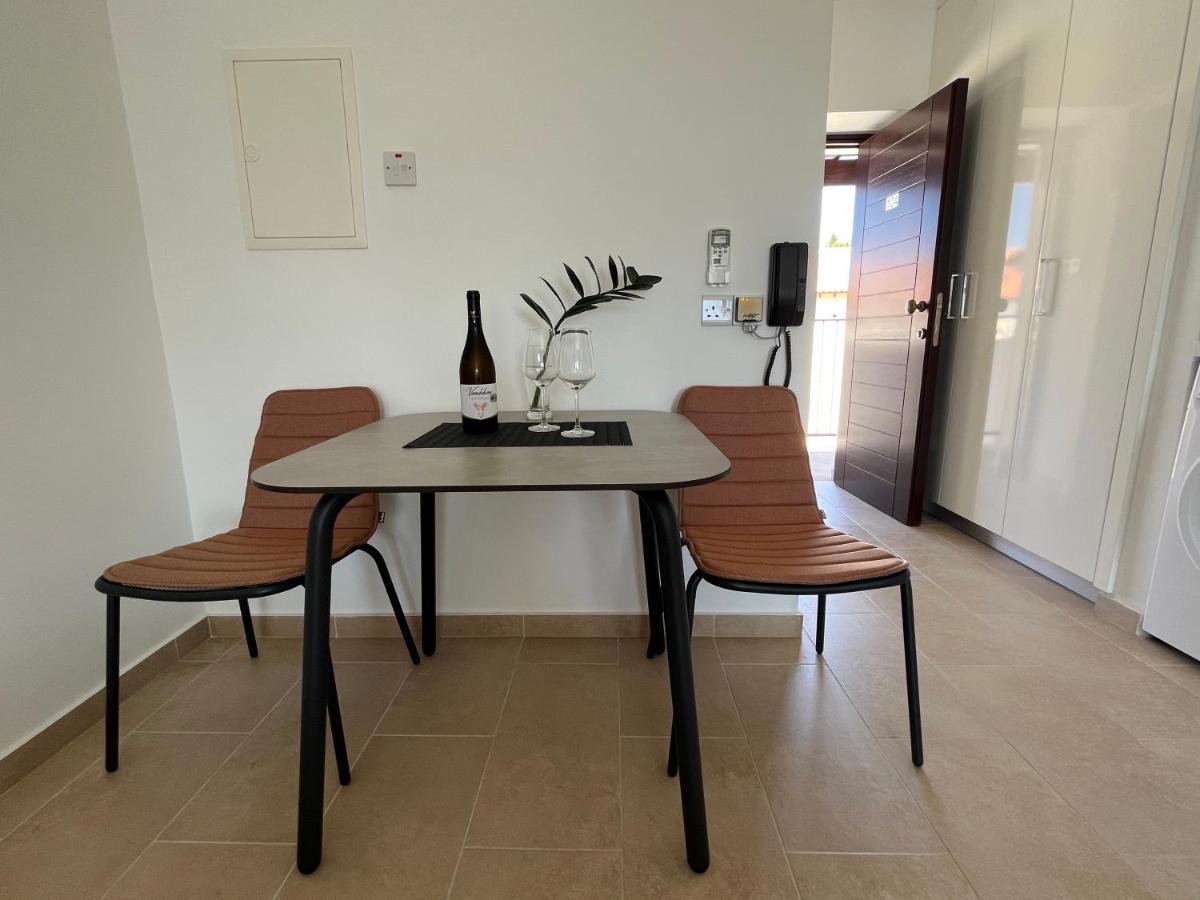 Papho's Mare Apts Apartment