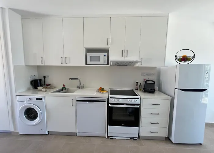 Papho\'S Mare Apts