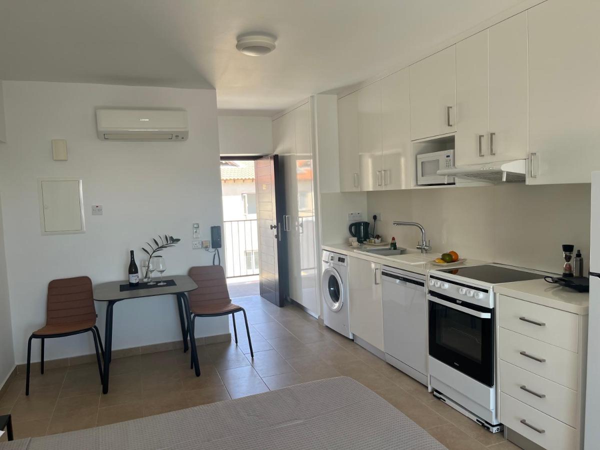Papho's Mare Apts Apartament